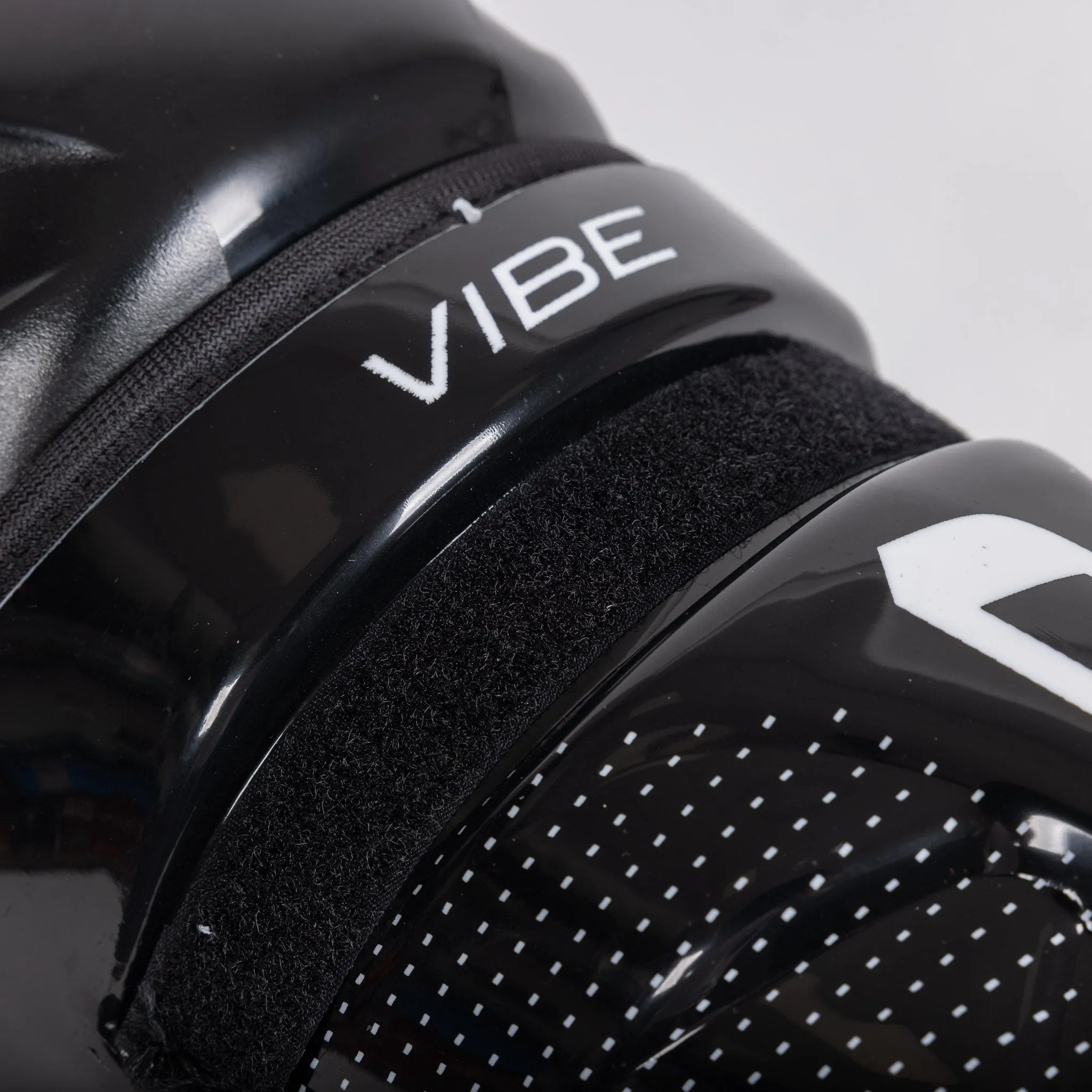 CCM Jetspeed Vibe Junior Hockey Shin Guards