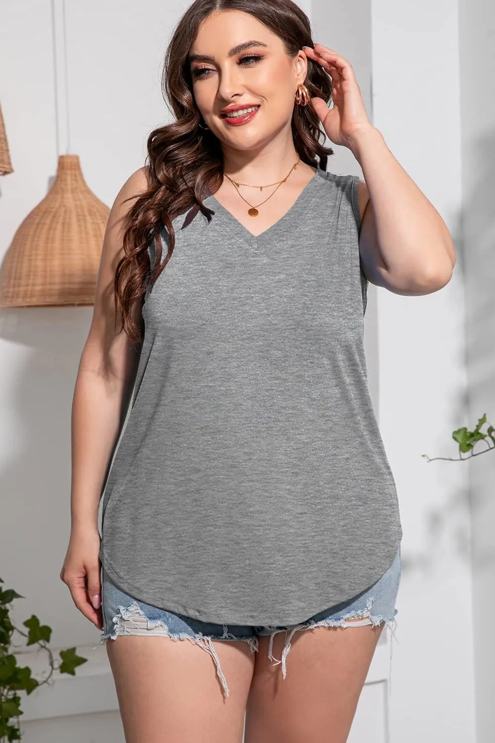 Plus Size Sleeveless Tops Women Casual Summer Sleeveless Loose Fit V Neck Ladies Basic Tshirt