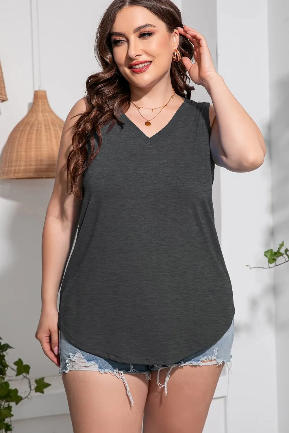 Plus Size Sleeveless Tops Women Casual Summer Sleeveless Loose Fit V Neck Ladies Basic Tshirt