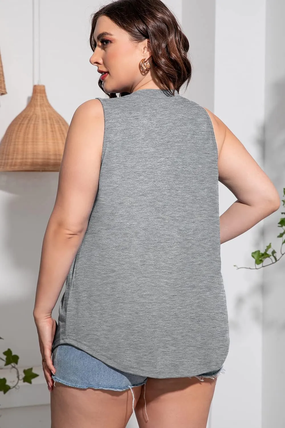 Plus Size Sleeveless Tops Women Casual Summer Sleeveless Loose Fit V Neck Ladies Basic Tshirt